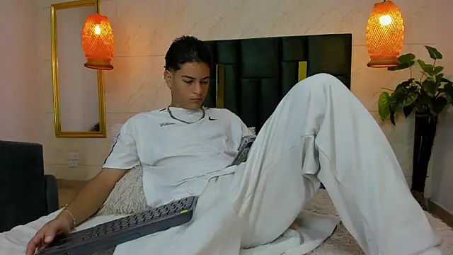 Levy Steve online show from 10/12/25, 03:30