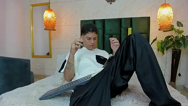 Levy Steve online show from 09/19/25, 03:43