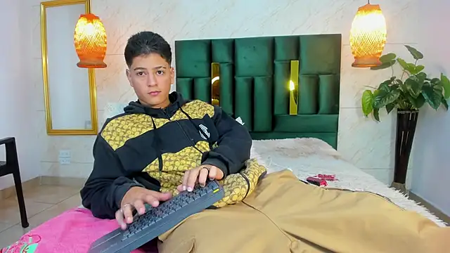 Levy Steve online show from 10/25/25, 03:28