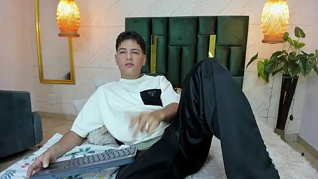 Levy Steve online show from 09/20/25, 03:33