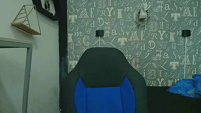 Lindsey8 online show from 09/17/25, 02:19