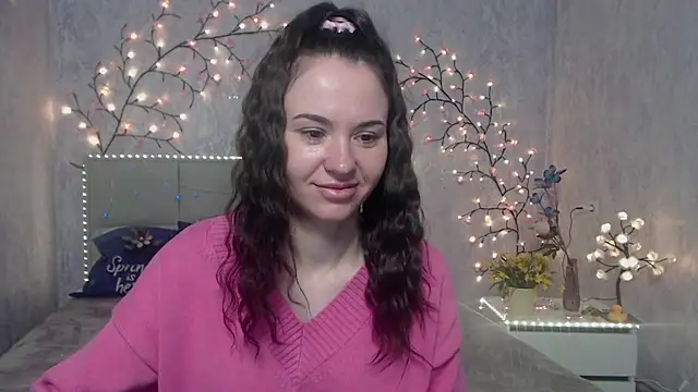 Snapshot of KaraCriegs chatting on 04/19/26, 05:25 KaraCriegs online show from 04/19/26, 05:25