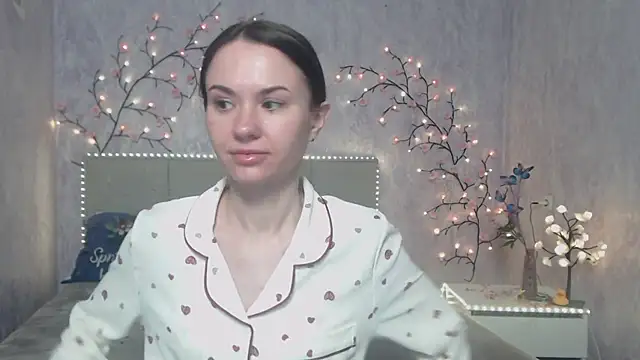 Snapshot of KaraCriegs chatting on 04/28/26, 02:27 KaraCriegs online show from 04/28/26, 02:27