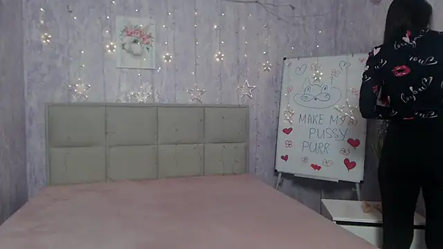 KaraCriegs online show from 10/12/25, 05:25