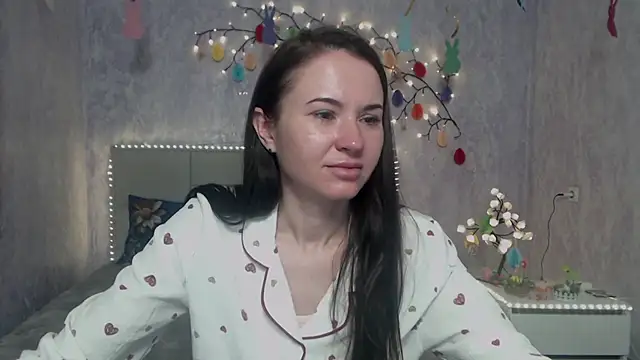 KaraCriegs online show from 04/12/26, 05:16