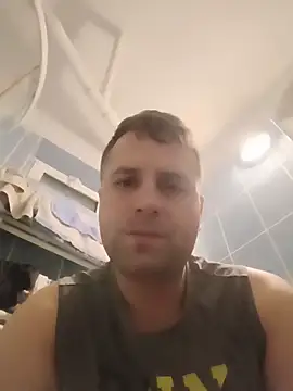 Snapshot of LucianM6 chatting on 11/21/25, 08:30 LucianM6 online show from 11/21/25, 08:30