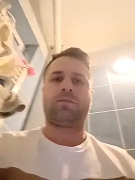 Snapshot of LucianM6 chatting on 03/02/26, 04:14 LucianM6 online show from 03/02/26, 04:14