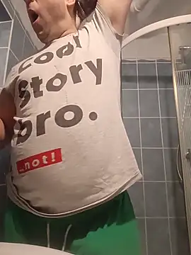 Snapshot of LucianM6 chatting on 11/23/25, 06:45 LucianM6 online show from 11/23/25, 06:45