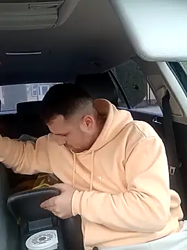 Snapshot of LucianM6 chatting on 11/17/25, 09:46 LucianM6 online show from 11/17/25, 09:46