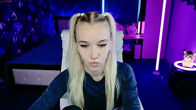 ShhhO O online show from 10/26/25, 11:21