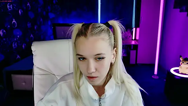 ShhhO O online show from 10/19/25, 12:41