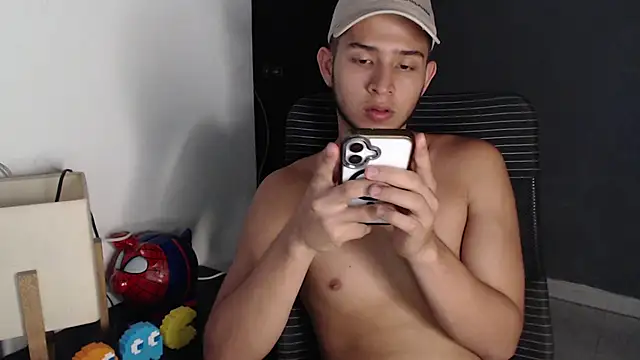 Snapshot of harold_18_ chatting on 04/18/26, 05:37 harold 18 online show from 04/18/26, 05:37
