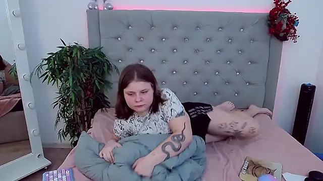 RosaliaRo online show from 12/13/24, 12:53