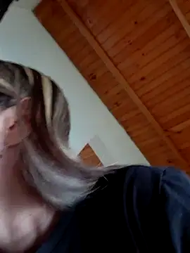 Snapshot of Iris_love18 chatting on 04/19/26, 03:13 Iris love18 online show from 04/19/26, 03:13