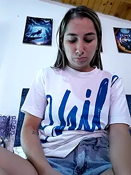 Snapshot of Iris_love18 chatting on 06/06/26, 03:50 Iris love18 online show from 06/06/26, 03:50