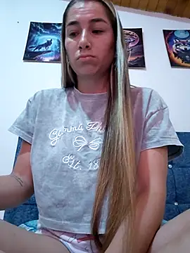 Snapshot of Iris_love18 chatting on 06/19/26, 01:50 Iris love18 online show from 06/19/26, 01:50