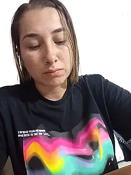 Iris love18 online show from 10/31/25, 12:51