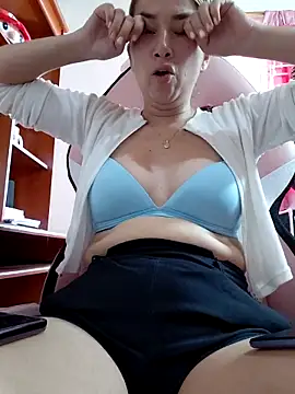 Iris love18 online show from 04/15/26, 07:58