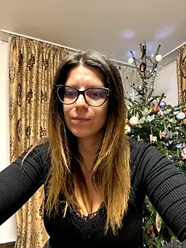 NadiraNoor online show from 12/21/25, 12:13