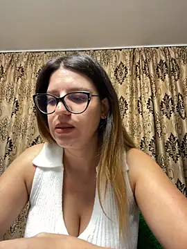 Snapshot of NadiraNoor chatting on 10/20/25, 08:53 NadiraNoor online show from 10/20/25, 08:53