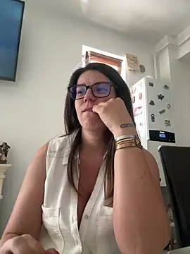 NadiraNoor online show from 06/01/26, 08:47