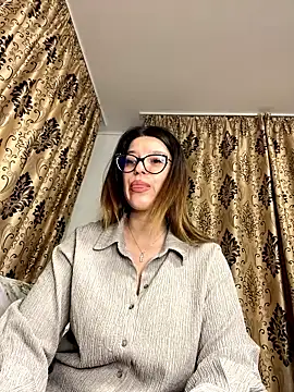 Snapshot of NadiraNoor chatting on 11/17/25, 10:58 NadiraNoor online show from 11/17/25, 10:58