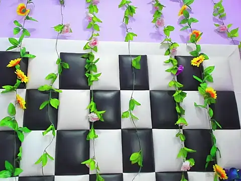 arianaa tompsoon online show from 09/23/25, 02:51