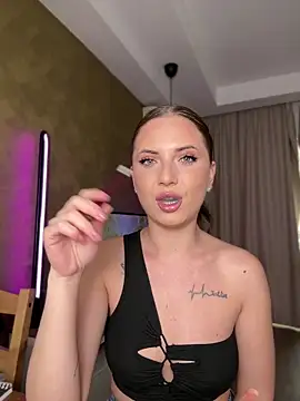 AvaGianna online show from 10/14/25, 07:42