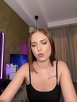 AvaGianna online show from 10/22/25, 12:37