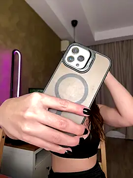 AvaGianna online show from 11/13/25, 04:33