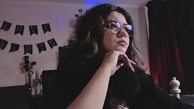 Laura Karamazov online show from 02/19/26, 09:50