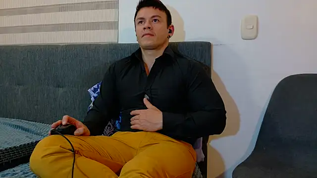 Snapshot of MarksMuscle chatting on 10/04/25, 05:53 MarksMuscle online show from 10/04/25, 05:53