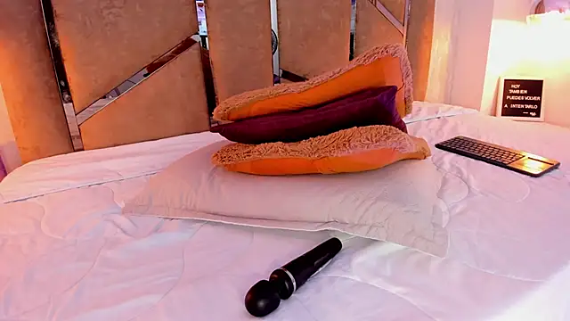 Martinaa Jones  online show from 03/17/25, 10:51