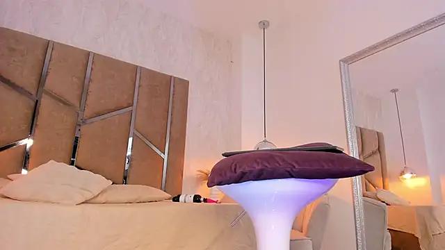 Martinaa Jones  online show from 09/23/25, 07:32