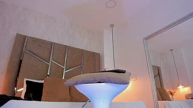 Martinaa Jones  online show from 03/03/26, 12:45