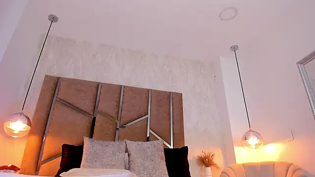 Martinaa Jones  online show from 11/21/25, 08:08