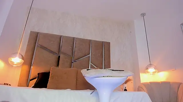 Martinaa Jones  online show from 01/12/26, 12:45