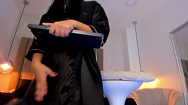 Martinaa Jones  online show from 12/03/25, 07:35