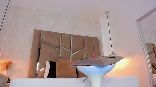 Martinaa Jones  online show from 02/26/26, 12:38