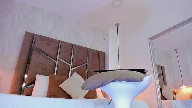 Martinaa Jones  online show from 03/15/26, 12:34