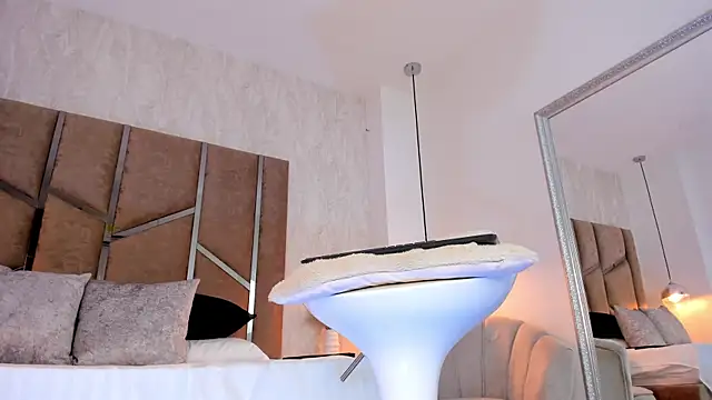 Martinaa Jones  online show from 11/16/25, 07:29