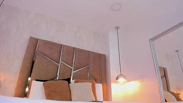 Martinaa Jones  online show from 03/31/26, 12:51