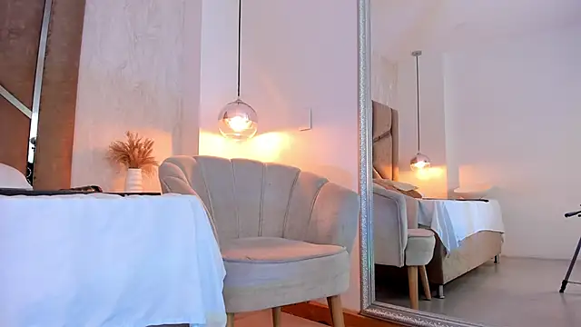 Martinaa Jones  online show from 11/06/25, 07:18