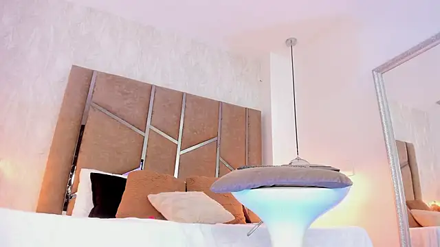 Martinaa Jones  online show from 03/29/26, 12:51