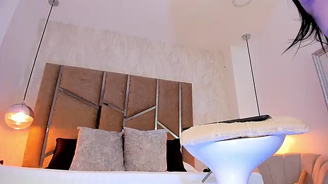 Martinaa Jones  online show from 11/23/25, 07:24