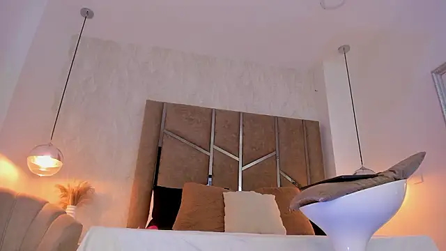 Martinaa Jones  online show from 03/18/26, 01:24