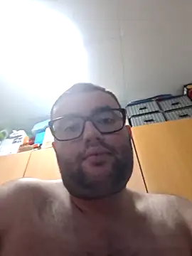 Javier bear online show from 10/30/25, 11:12