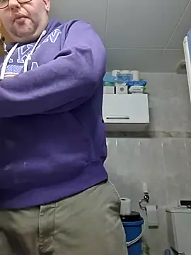 Javier bear online show from 11/26/25, 09:37