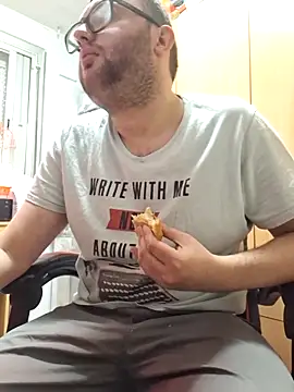 Javier bear online show from 04/15/26, 01:26