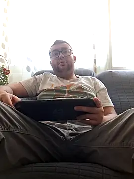 Snapshot of Javier_bear chatting on 04/28/26, 12:42 Javier bear online show from 04/28/26, 12:42